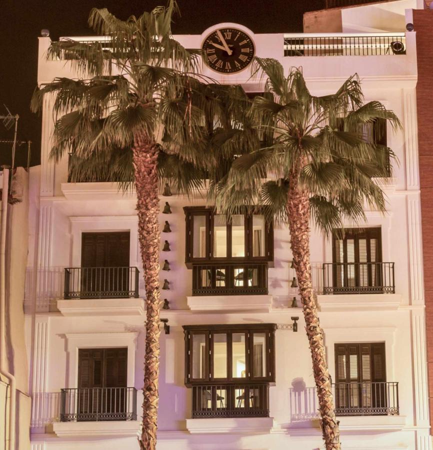The Clock House Luxury Urban Suites Malaga Room photo