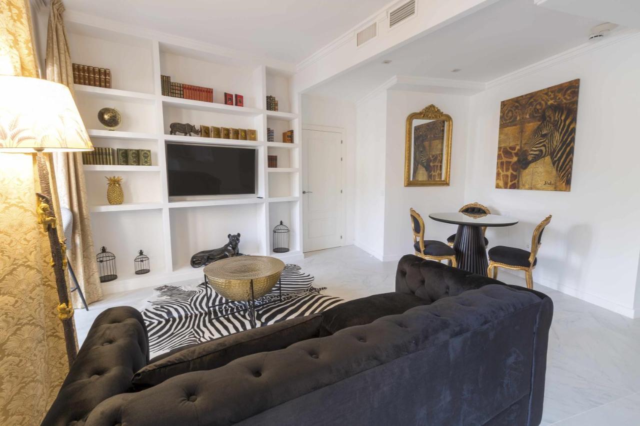 The Clock House Luxury Urban Suites Malaga Room photo